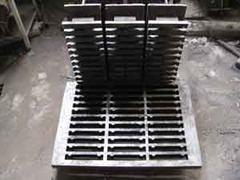 質量良好的支撐模具,雪峰鋼筋傾力推薦 青海支撐模 蘭州雪峰鋼筋保護層制品廠 混凝土墊塊機,